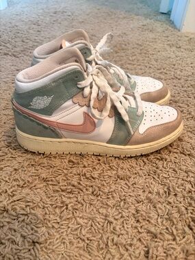 Nike Air Jordan 1 Mid Mint Green & Blush Pink